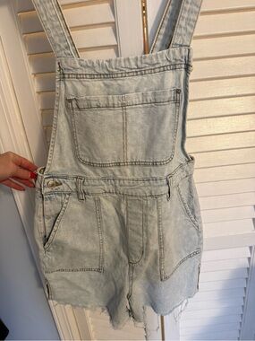 WeWoreWhat Light Denim Overall Shorts size small